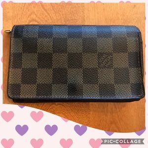 Authentic Louis Vuitton Damier zippy wallet